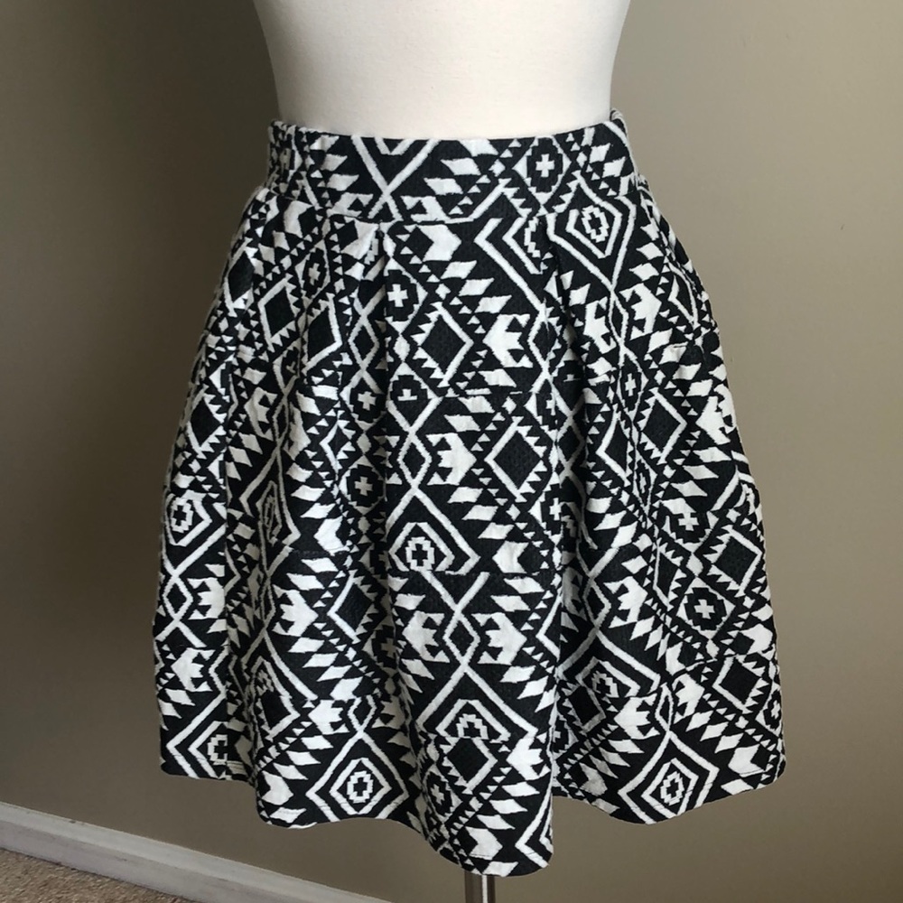 Tribal print pleated skirt